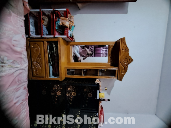 ড্রেসিং টেবিল